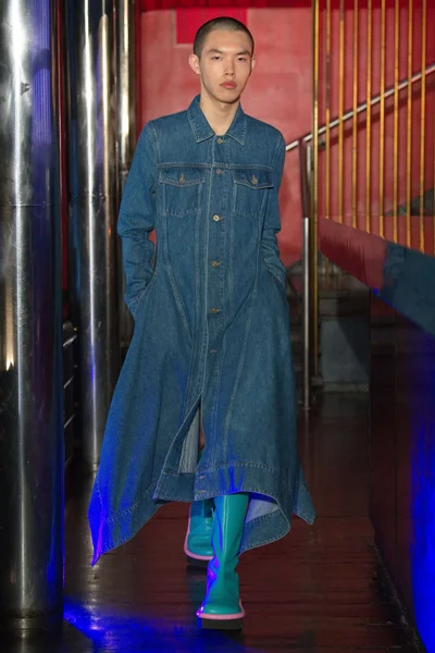 Look 25